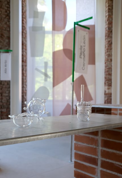 Il design si concentra sull'acustica e sull'aptica piuttosto che sull'estetica.