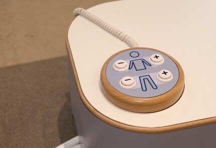 «Oto» ha due piastre che esercitano una pressione controllata sul corpo premendo un pulsante.