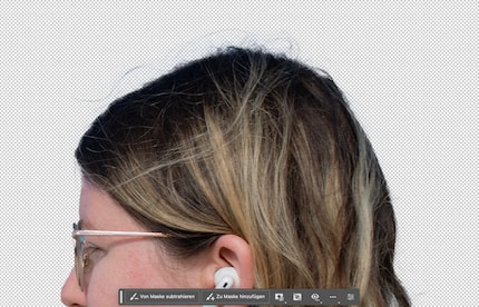 I miei capelli vengono ritagliati nei minimi dettagli.