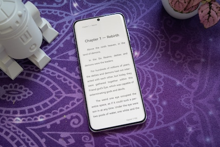 Leggere un libro sullo smartphone è piacevole, purché se ne trovi uno adatto.