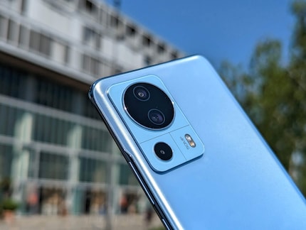 The 13 Lite is a feather light phone that feels good in your hand.
