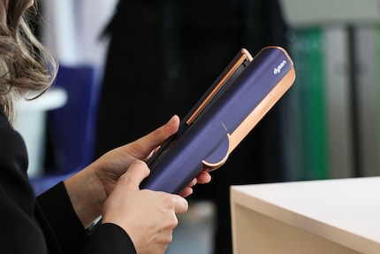 The panels of the «Airstrait» can also be fixed together when pressed. This makes it easier to stow away.