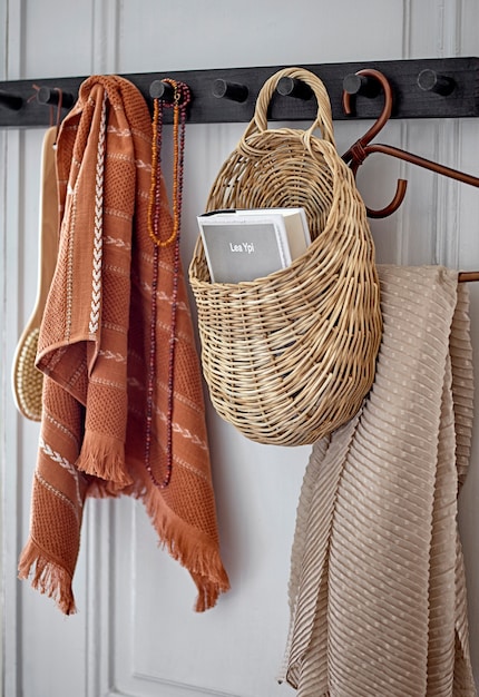 Hanging braids offer more storage space.