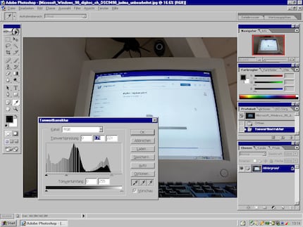 Photoshop 7 mi fa aspettare qualche secondo ogni tanto, ma per il resto funziona abbastanza bene.