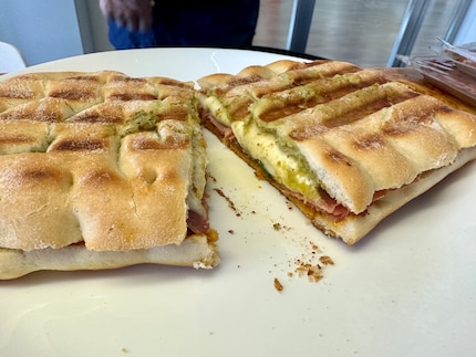 Non ha solo un bell'aspetto, ma anche un buon sapore: il risultato del test dei panini sul Multigrill 9 di Braun.