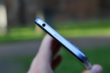 Il jack da 3,5 mm per le cuffie è più comune sugli smartphone economici che sui modelli costosi.