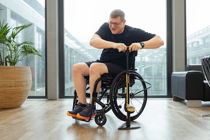 I don’t have enough strength to use a floor pump for my wheelchair.