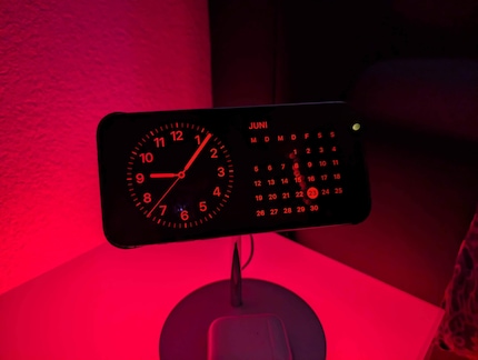 Il quadrante rosso si accende automaticamente non appena il sensore misura un po' di luce.