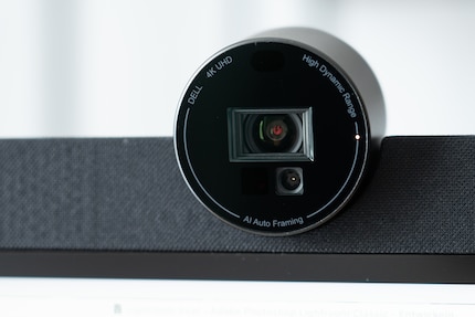 Somebody is watching me... sporadicamente, l'otturatore della webcam si apre senza motivo.