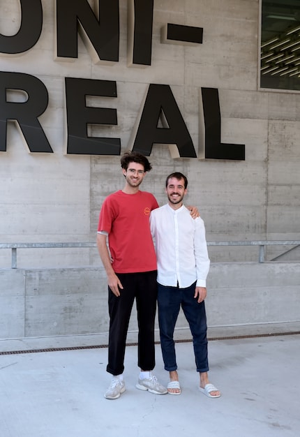 Con le scarpe Neunoi, i laureati della ZHdK Narada (a sinistra) e Thibaut (a destra) hanno sviluppato un prodotto e un sistema di utilizzo e riutilizzo.