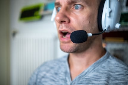 Il Razer Blackshark V2 Pro è adatto per il gioco e l'ascolto della musica, o per colpire i tuoi compagni di gioco.