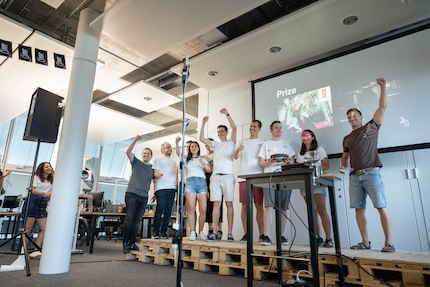 Grande gioia per il team vincitore del premio del pubblico.