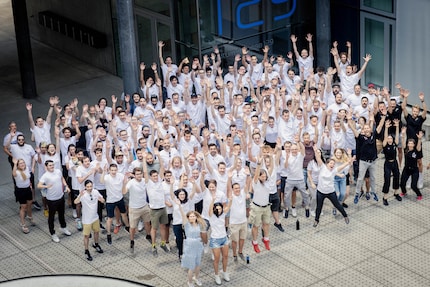 Riuniti per l'«Hackfest»: i collaboratori e le collaboratrici di Digitec Galaxus che ogni giorno fanno funzionare il negozio e lo migliorano costantemente.