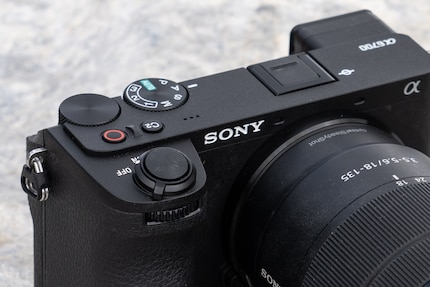 Sony’s front dial is set too low and positioned suboptimally, but I like the rest of the layout.