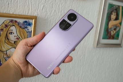 L'Oppo Reno 10 Pro in viola. Mi piace il colore allegro.