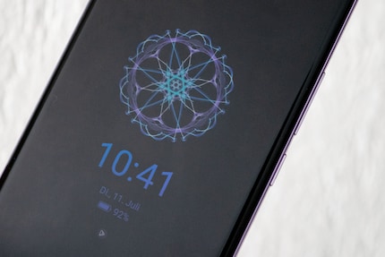 Un mandala creato da me adorna il mio display always-on.