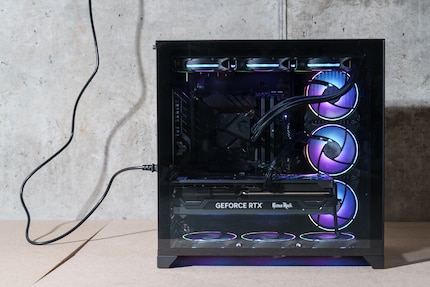 Il mio PC di prova è grande e luminoso, l'antitesi del Mac Studio, per così dire.