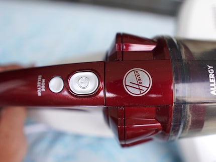 Semplice e facile: l'Hoover può essere controllato con due pulsanti.