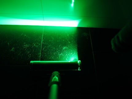 Grazie al laser verde, è possibile vedere esattamente dove è ancora sporco.