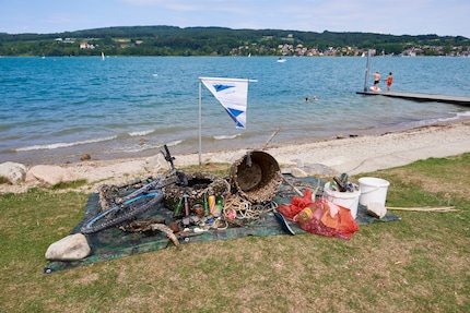 Anchor, trash can, bicycle – the spoils of the Cleanup in Steckborn.