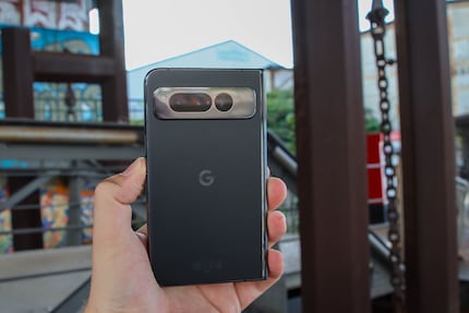 Anche nel Fold, le fotocamere si trovano nella barra tipica degli smartphone Pixel.