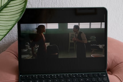 Guardare film funziona benissimo, ma il formato è caratterizzato da un bel po' di nero sopra e sotto.