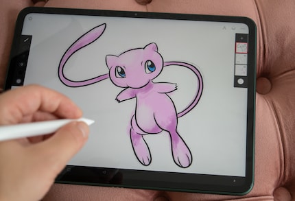 Disegnare il Mew è divertente, ma le linee esterne richiedono un po' più di pazienza.