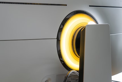 Il piccolo anello luminoso non si nota su un monitor super-ultrawide.