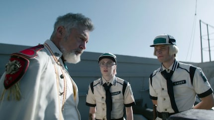 Garp, Koby e Helmeppo hanno più tempo a disposizione nella serie live-action che nell'originale.