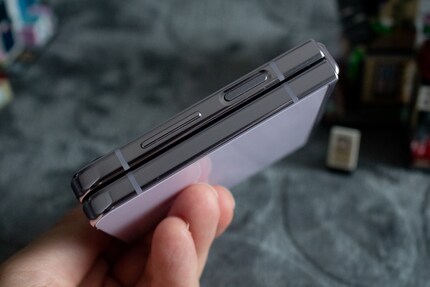 Anche se il Galaxy Z Flip 5 si può richiudere a filo...