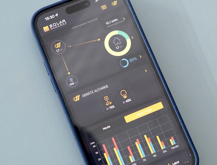 Is the PV system on the roof currently producing more electricity than we’re using? The Solar Manager app provides the data.