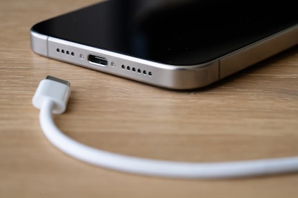 La porta USB-C dell'iPhone 15 Pro supporta USB 3.2 Gen 2 a 10 Gbps.