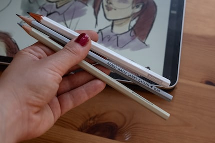 Sottolinea la differenza: quale di queste matite è digitale? La Nillkin potrebbe passare per una matita di piombo - almeno alla prova dell'occhio.