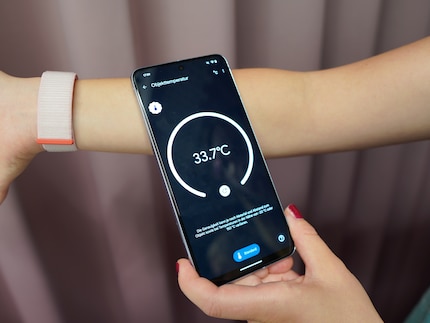 The sensor at the front of the Pixel 8 Pro measures the surface temperature.