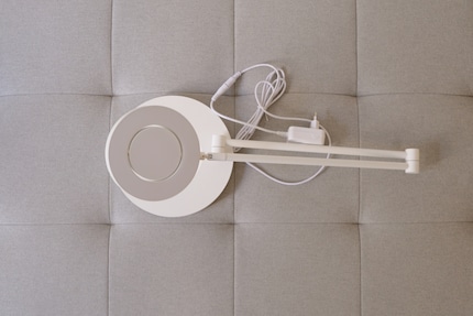 This desk lamp with WiFi connection weighs almost 5 kilos and is almost completely made of metal.