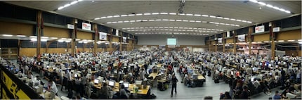 Nel bel mezzo del primo boom di LAN party, il «Lanforce 5» riempie i padiglioni della fiera di Berna con 1500 gamer.