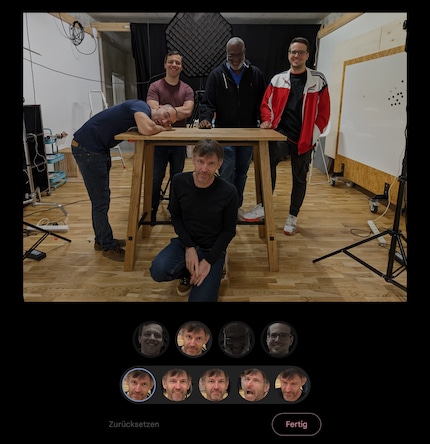 Qui vedo le diverse espressioni facciali di tutte le foto scattate che sono simili e posso scegliere la migliore. Tranne per Kevin, che guarda in modo troppo strano…