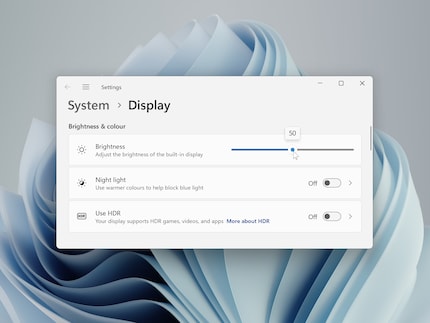The Windows brightness slider only shows values from 0 to 100, without a percentage. However, Microsoft’s documentation explicitly uses percentages.