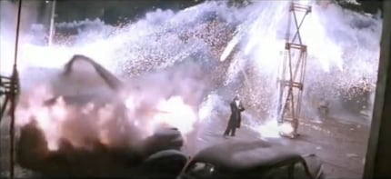 Loads of spectacle, little sense: alien henchmen try to kill McLeod just before his natural death. At least a lot of stuff blows up in the process.