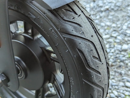 Il Vmax VX2 è dotato di pneumatici tubeless, senza camera d'aria per l'appunto.