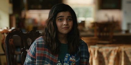 In «The Marvels» ci sono alcune delle scene più fantasiose che abbia mai visto in un film Marvel. Soprattutto quelle con Kamala Khan (Iman Vellani) alias Ms Marvel.