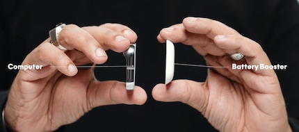 The AI pin with the additional battery that claims to provide «all-day battery life».