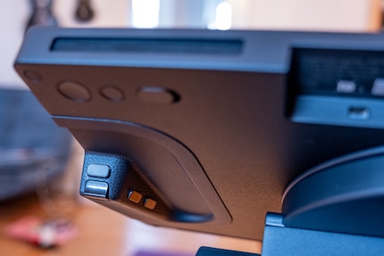 I pulsanti sul retro sono come quelli di un controller di gioco e possono essere assegnati liberamente.
