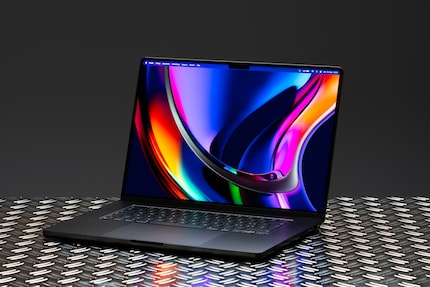 Con il M3 Max, i filtri per video o foto vengono calcolati molto rapidamente. Tuttavia, il MacBook Pro con il chip top di gamma non è solo più potente, ma anche un po' più costoso.