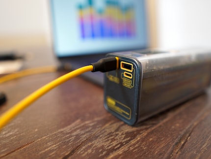 Con lo Shargeek, solo una delle due porte USB-C carica molto velocemente.