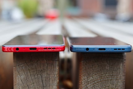 Oltre alla porta USB-C, entrambi gli smartphone dispongono anche di un jack per cuffie da 3,5 mm.