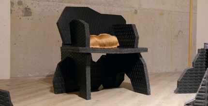 Industrial chic: i mobili in gomma sono realizzati con rifiuti di gomma.