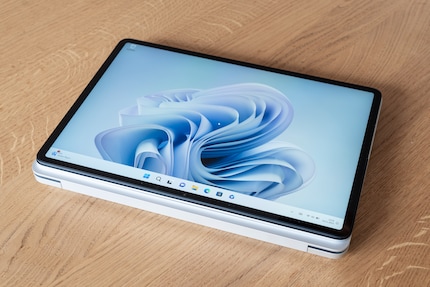 Quando è completamente piegato, il Surface è un super tablet con molta potenza. Apple non ha nulla del genere.