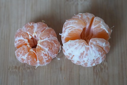 9 contro 11: il mandarino (a sinistra) ha sempre nove spicchi, mentre il numero di spicchi delle clementine varia da otto a dodici.