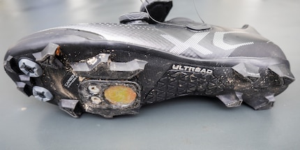 La Shimano SH-XC7L Wide non ha uno «Stiff Upper Lip», ma una suola rigida.